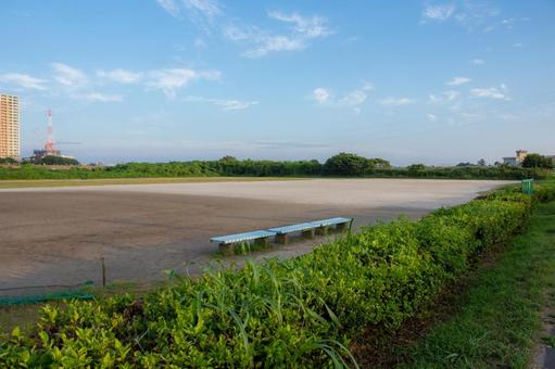 夏の江戸川河川敷 夏の江戸川河川敷 河川敷,グラウンド,野球場の写真素材