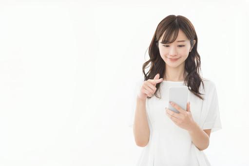 若い女性 スマートフォン 若い女性 スマートフォンの写真