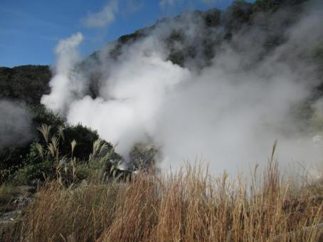 霧島の噴気 蒸気,白い,県道沿いの写真素材
