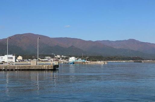 佐渡島、両津港より金北山を望む 佐渡島,両津港,金北山の写真素材