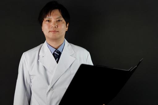 白衣の男性医師の肖像 白衣の男性医師の肖像 白衣,医師,男性の写真素材