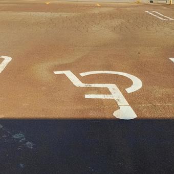 駐車場の車いすマーク 駐車場,車いす,マークの写真素材