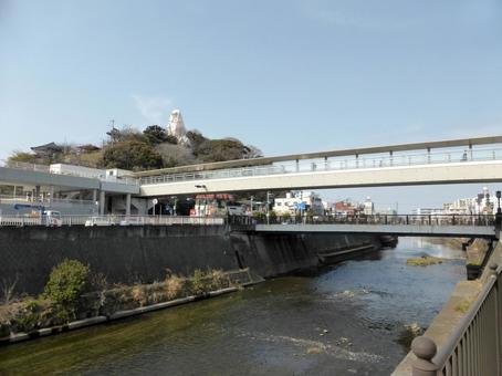 3月のJR大船駅、観音口の風景 川,河川,水の写真素材