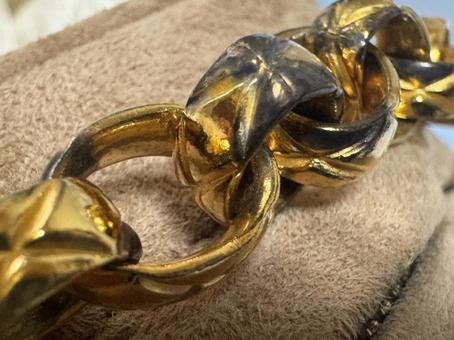 金メッキチェーンの黒ずみ・変色 金メッキチェーンの黒ずみ・変色の写真
