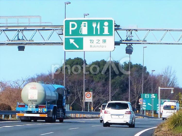 タンクローリー　燃料輸送　高速　牧之原 タンクローリー,トラック,大型車の写真素材