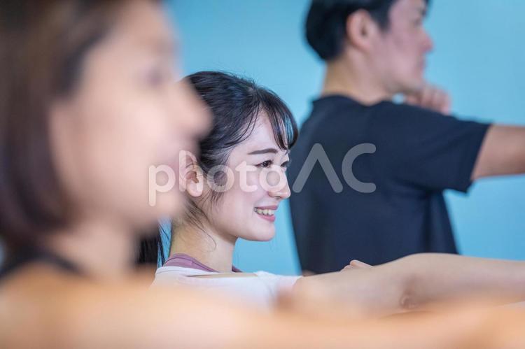 スポーツジムでボクササイズをする男女 ボクササイズ,ボクシング,ダンスの写真素材