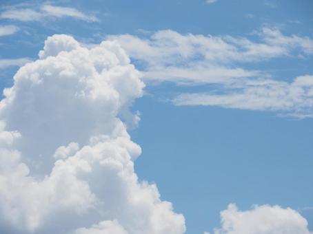 夏のモクモクとした雲 夏のモクモクとした雲の写真