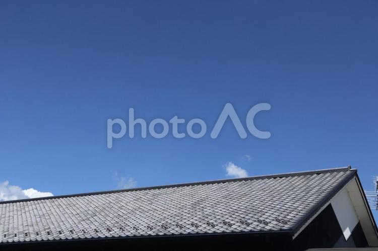 切り妻屋根 屋根,切り妻屋根,和風屋根の写真素材