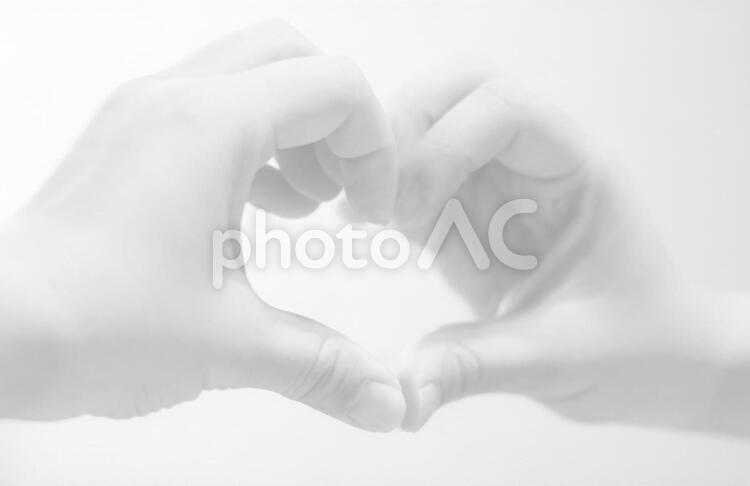 鏡越しにふれあうハート２ love,かわいい,しあわせの写真素材