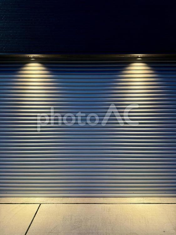 シャッター　ガレージ　ライト 板,背景イメージ,ライトアップの写真素材