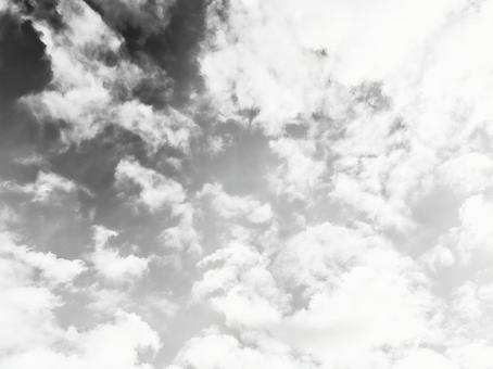 光と風とモノクロの空 モノクロ,ふわふわ,おしゃれの写真素材
