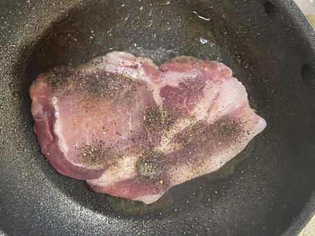豚肉ステーキ 鉄板 豚肉 豚肉ステーキ 鉄板 豚肉 の写真