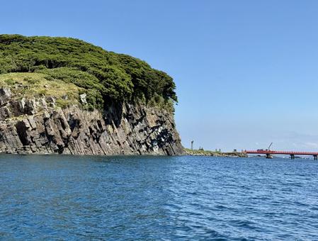 遊覧船から見た福井県東尋坊 雄島の景色 遊覧船から見た福井県東尋坊 雄島の景色 水面,遊覧船,岸壁の写真素材