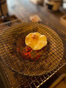 焼きお煎餅 焼きお煎餅 お煎餅,焼きたて,囲炉裏の写真素材