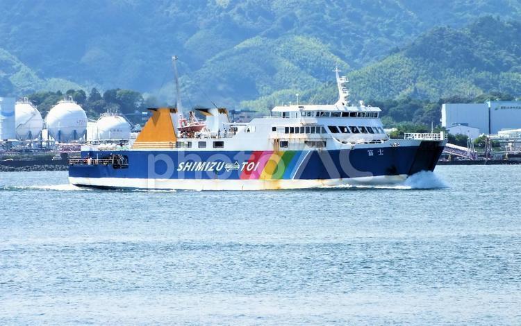 燃料タンクの港から出航　駿河湾フェリー 船,フェリー,駿河湾フェリーの写真素材