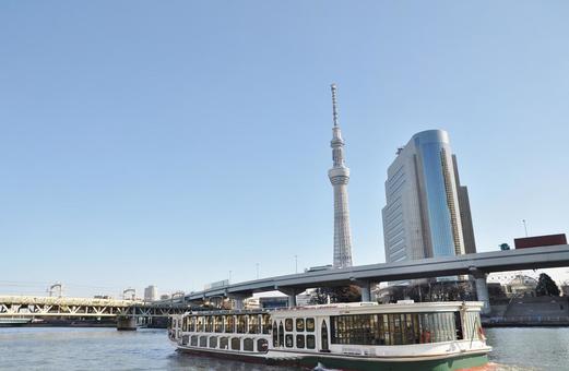 <東京都>隅田川とスカイツリー <東京都>隅田川とスカイツリーの写真