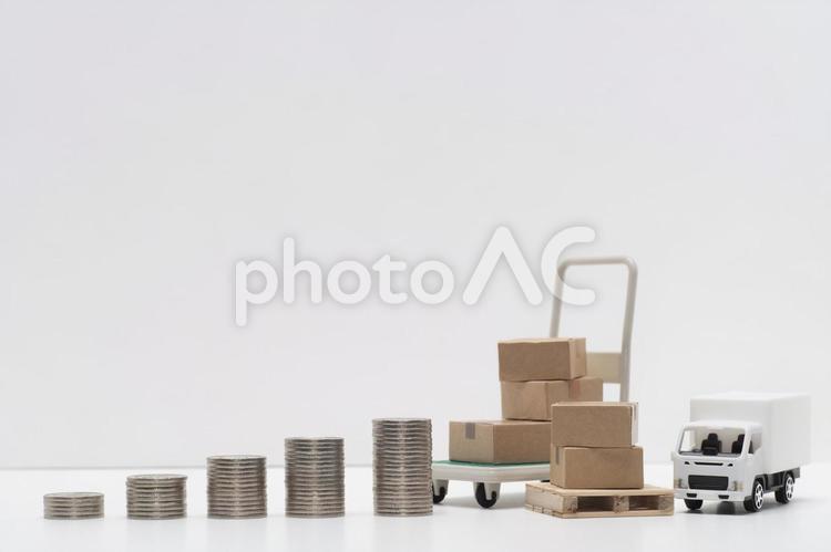 送料値上げのイメージ 送料,値上げ,高騰の写真素材