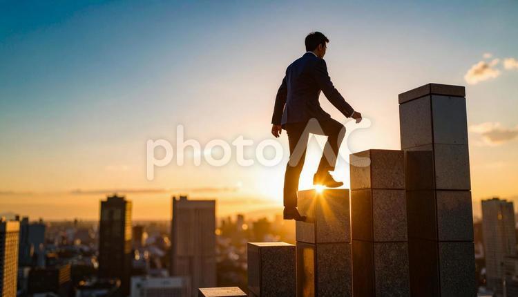 都市背景に階段を上がっていくビジネスマン ビジネスマン,右肩上がり,都市の写真素材