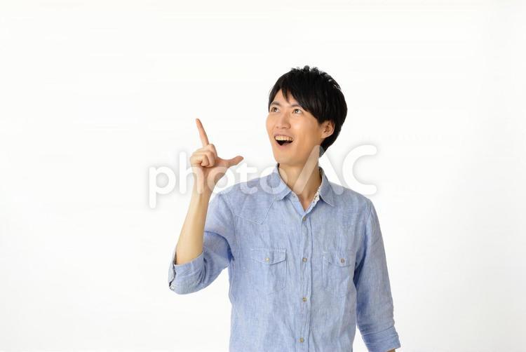 指差しする就活生の男性6 就活生,男性,白バックの写真素材