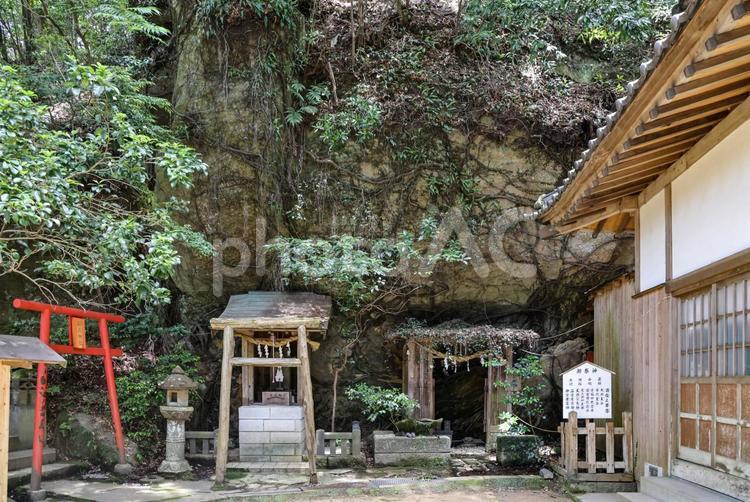須佐神社　岩屋宮 須佐神社,穴妙見,巌屋宮の写真素材