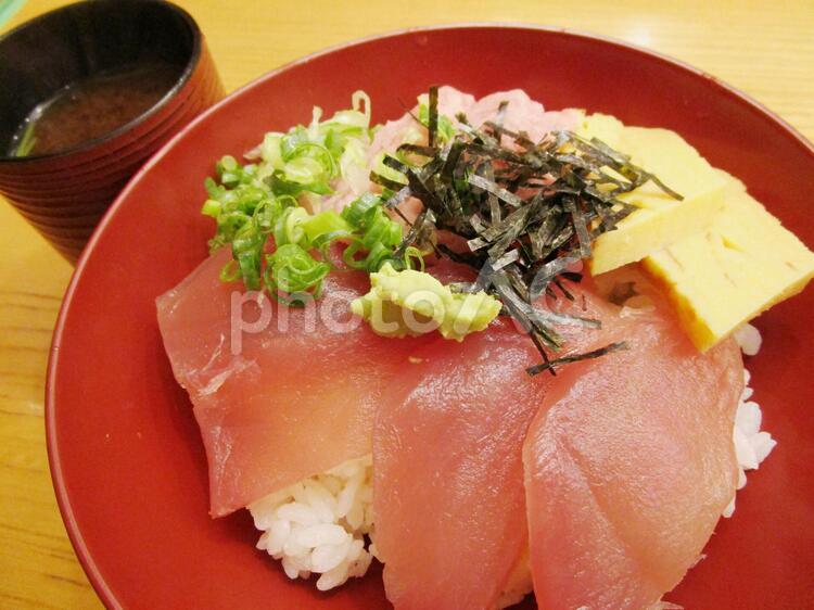 ネギトロちらし寿司 ネギトロちらし寿司,マグロ,ネギトロの写真素材