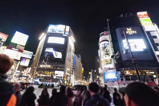 渋谷、スクランブルスクウェア界隈の夜景7 渋谷,渋谷スクランブル交差点,夜景の写真素材