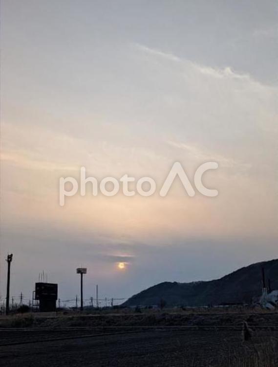 夕暮れの田んぼ 登山,山,尾根の写真素材