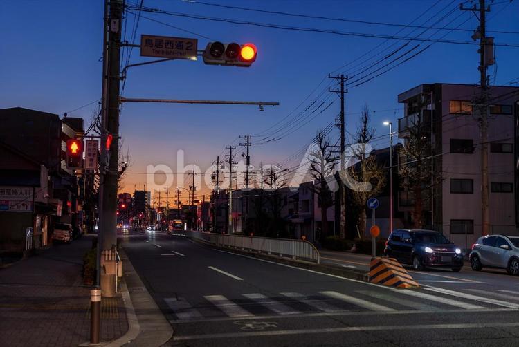 夕暮れ時の帰り道 夕刻,夕景,幹線道路の写真素材