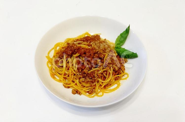 白背景のボロネーゼ上から ボロネーゼ,挽き肉,パスタの写真素材