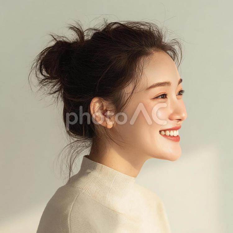 上を見つめる笑顔のポートレート 女性,若い,アジア人の写真素材