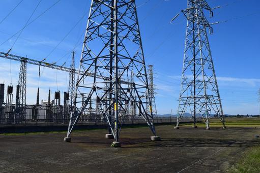 屋外変電設備と送電塔 屋外変電設備と送電塔 屋外変電設備と送電塔,屋外変電設備,変電設備の写真素材