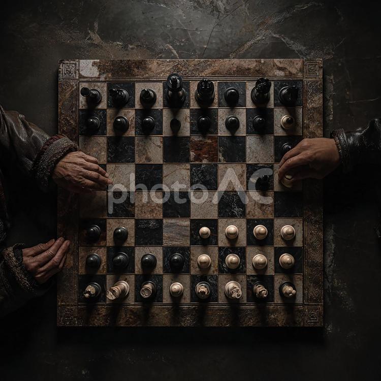 思考を巡らせるチェスゲームの瞬間 チェス,将棋,ボードゲームの写真素材