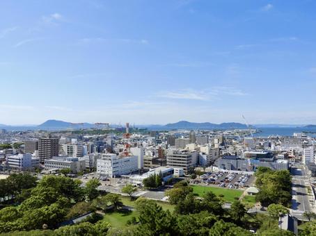 亀山公園から見下ろす丸亀市街地 亀山公園から見下ろす丸亀市街地 丸亀市,丸亀港,丸亀城の写真素材