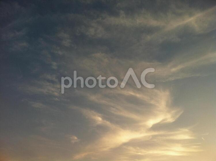 夕暮れの空と綺麗な雲 空,秋の空,秋空の写真素材
