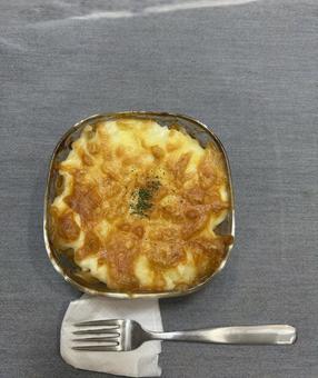 Penne and meat gratin (vertical), JPG
