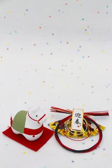 カラフル和紙の背景に午年の置物と水引 午,十二支,干支の写真素材