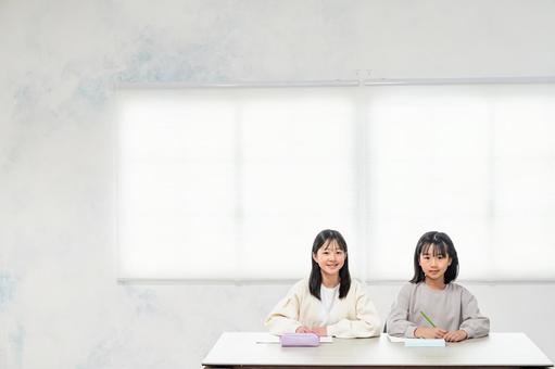 勉強をする女の子 勉強をする女の子 勉強,学習,生徒の写真素材