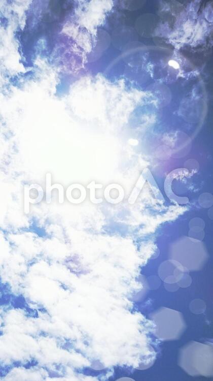 空の輝き　縦長画像 空,そら,青空の写真素材