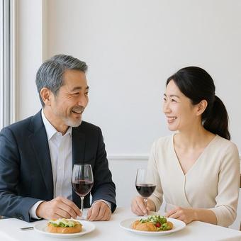 レストランでの穏やかなランチタイム レストランでの穏やかなランチタイムの写真
