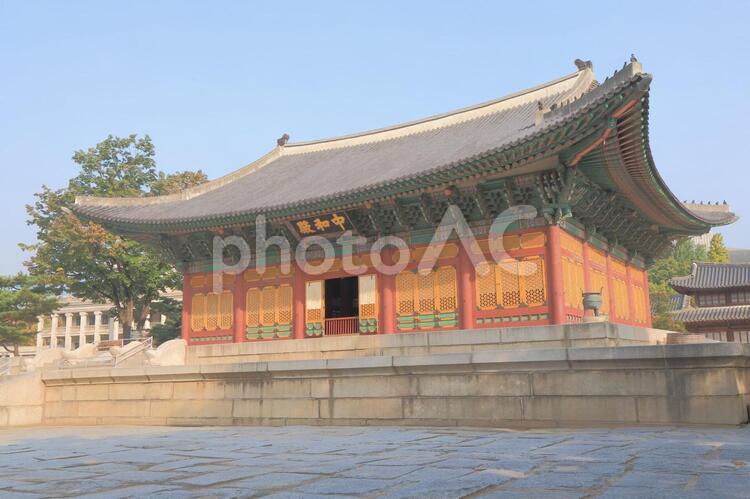 韓国　ソウルの歴史的建造物　徳寿宮 韓国,ソウル,徳寿宮の写真素材