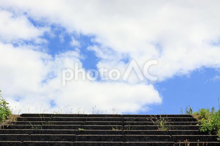 階段と空　荒川土手からの風景　１０ 空,大空,雲の写真素材