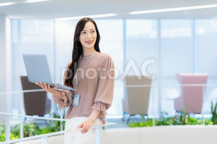 オフィスで働くビジネスウーマン ビジネス,オフィス,女性の写真素材