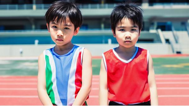 陸上競技を楽しむ少年16 陸上競技を楽しむ少年16の写真