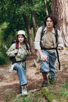 見上げて上る男女 男女,外国人,登山の写真素材