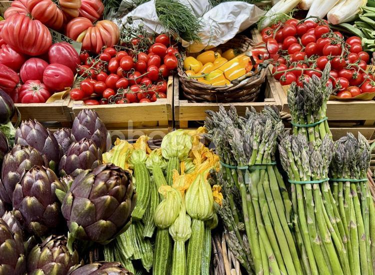 夏野菜ぎっしり市場の棚 夏野菜,野菜セット,野菜詰め合わせの写真素材