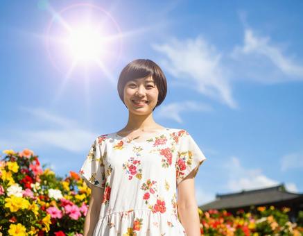 ハイビスカスと、真夏の彼女の写真