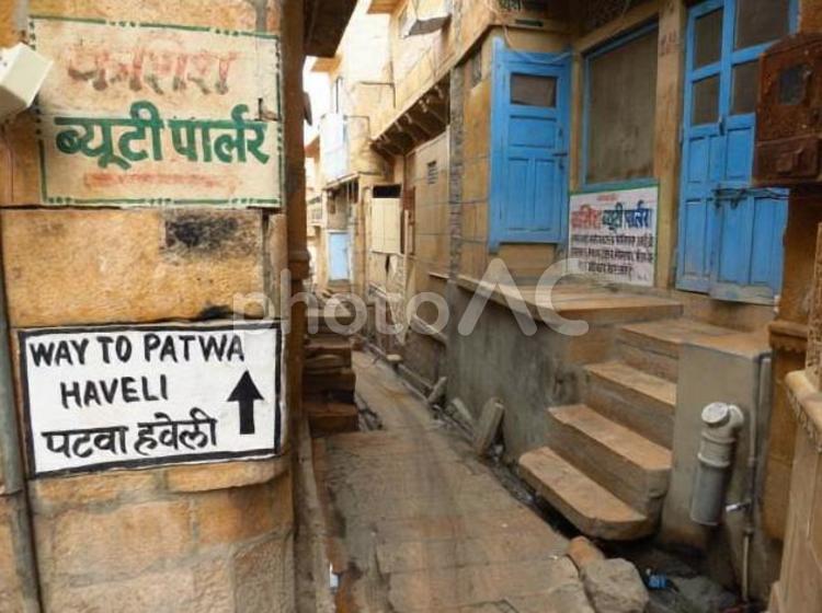 インド　ジャイサルメールの裏路地　10 路地,裏路地,狭いの写真素材