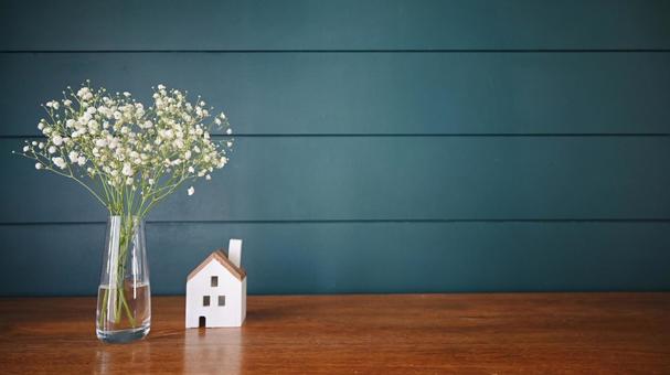 カスミソウと家の置き物 カスミソウ,花,花束の写真素材