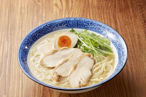 鶏白湯ラーメン 鶏白湯ラーメン 鶏白湯ラーメン,白湯スープ,ラーメンの写真素材