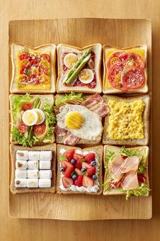 オープンサンドイッチ オープンサンドイッチ オープンサンドイッチ,トースト,料理の写真素材